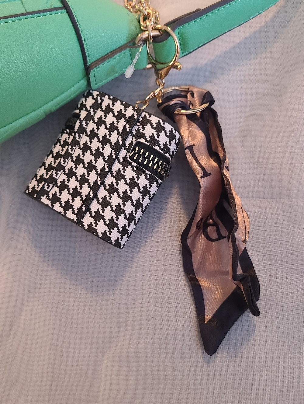 NWOT Juicy Couture Embossed Mint Green Shoulder Bag with Gold Chain - Picture 11 of 15
